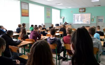 головна